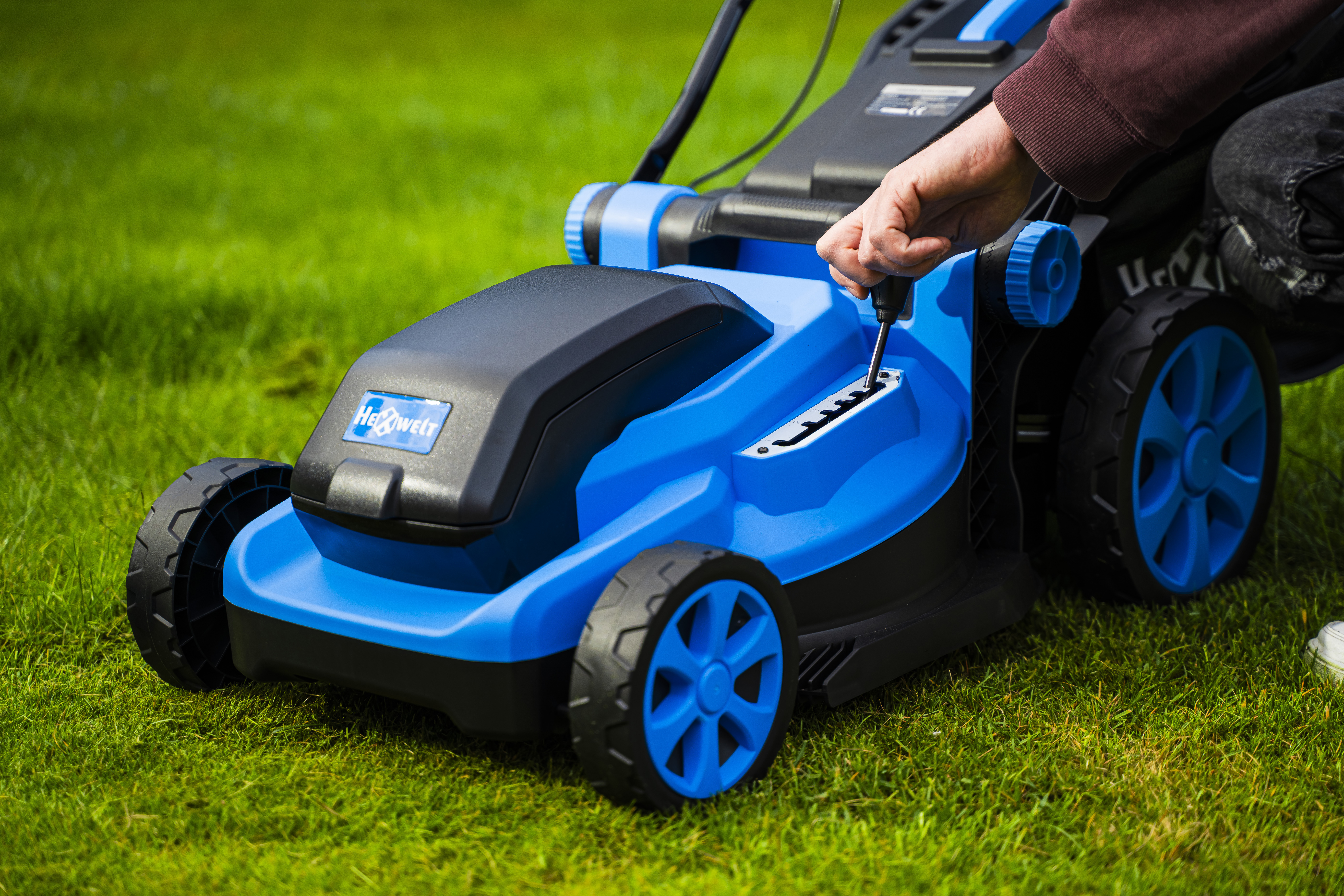 Съвременна косачка Hexwelt с голям кош