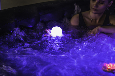 Плаваща LED лампа THUNDER