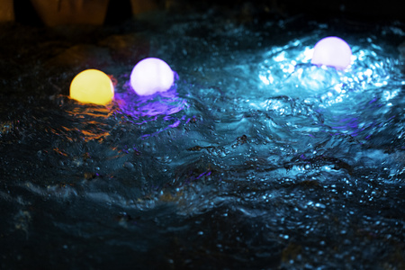 Плаваща LED лампа THUNDER